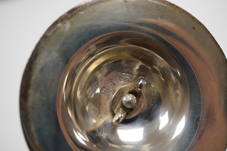 A George V silver café au lait pair, by Goldsmiths & Silversmiths Co Ltd, London, 1922, height 16.5cmm gross weight 20.3oz.